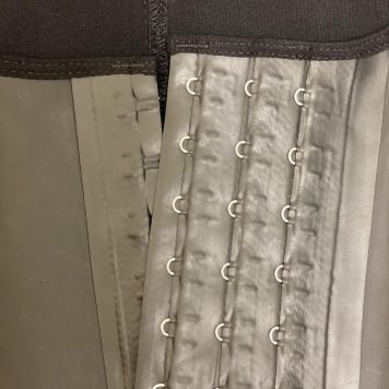 Latex corset with short straps